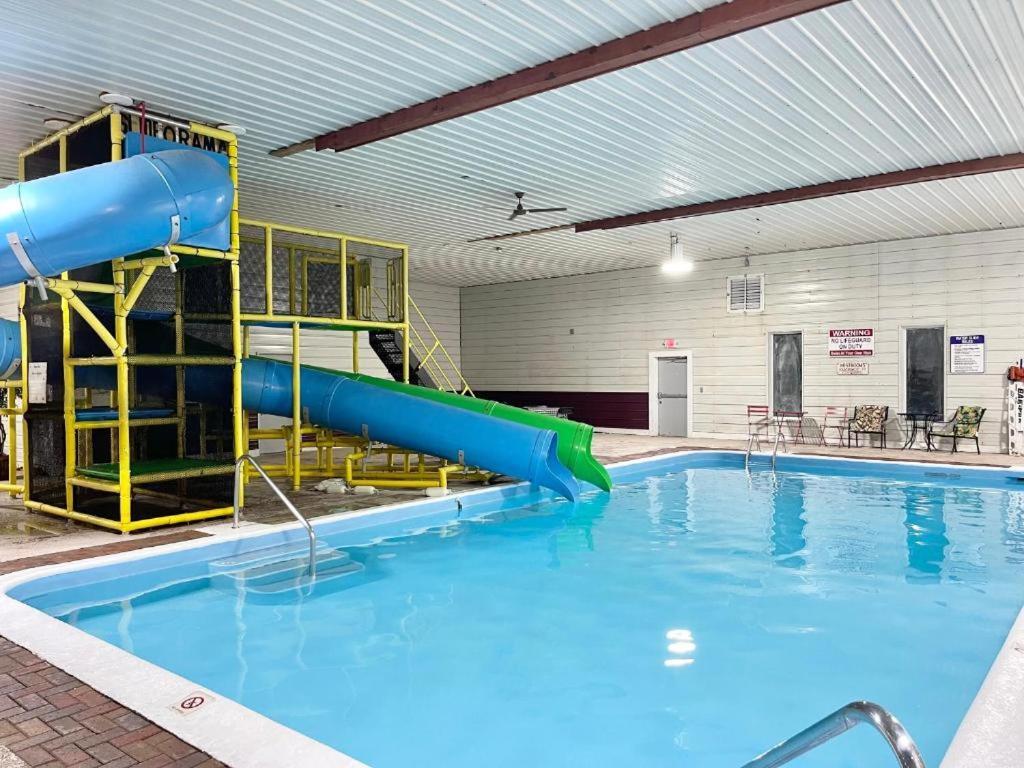 Camp Inn Lodge Au Sable Dış mekan fotoğraf